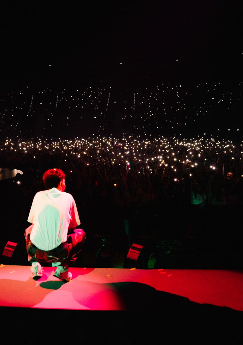 angelfromeroda's tweet photo. look at the stars, look how they shine for you https://t.co/w65ueHfkG9
