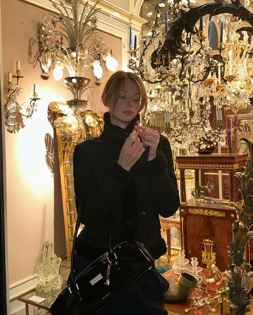 𐀪⋮ 𝕭 tweet media