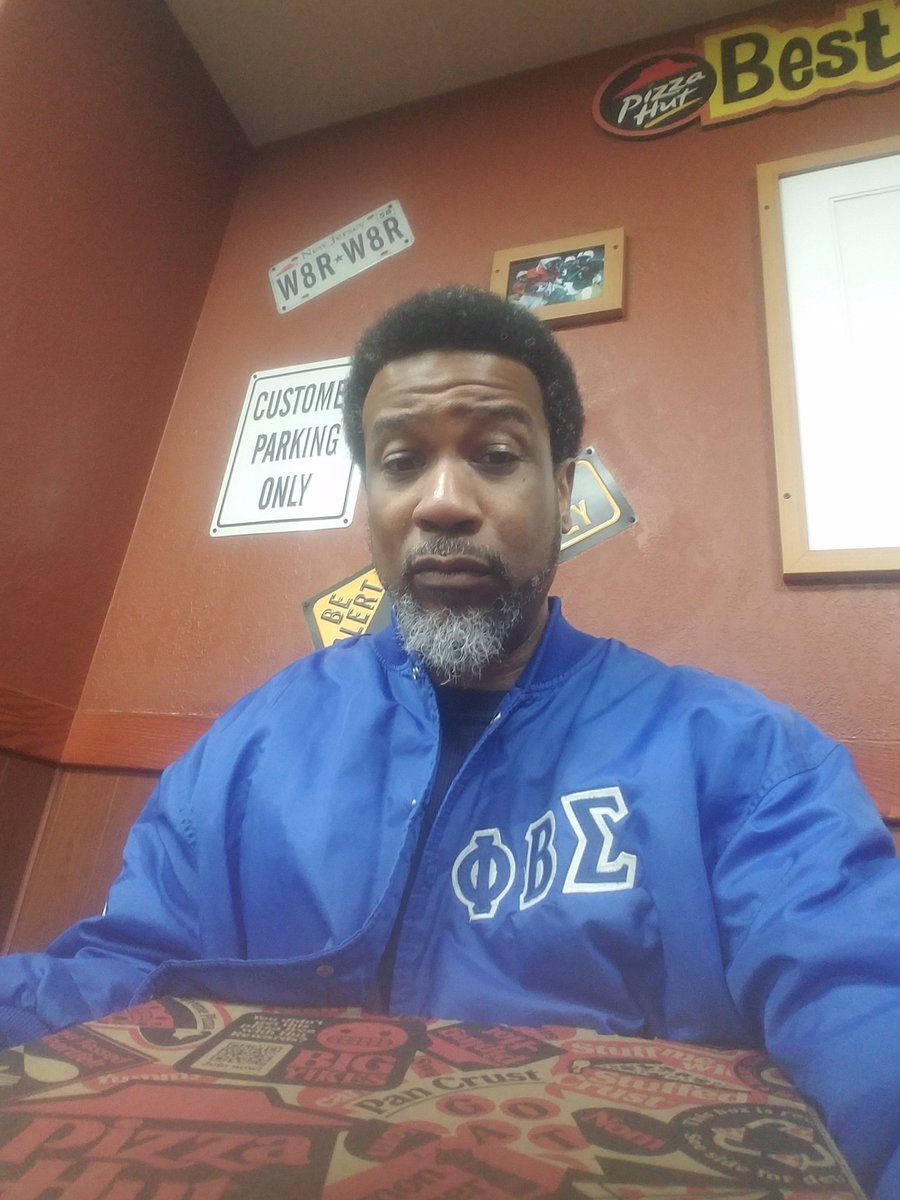 sigmapoet1914's tweet image. Happy Easter,  I got #thebestintheworld @pizzahut for lunch.  Go @GamecockWBB .