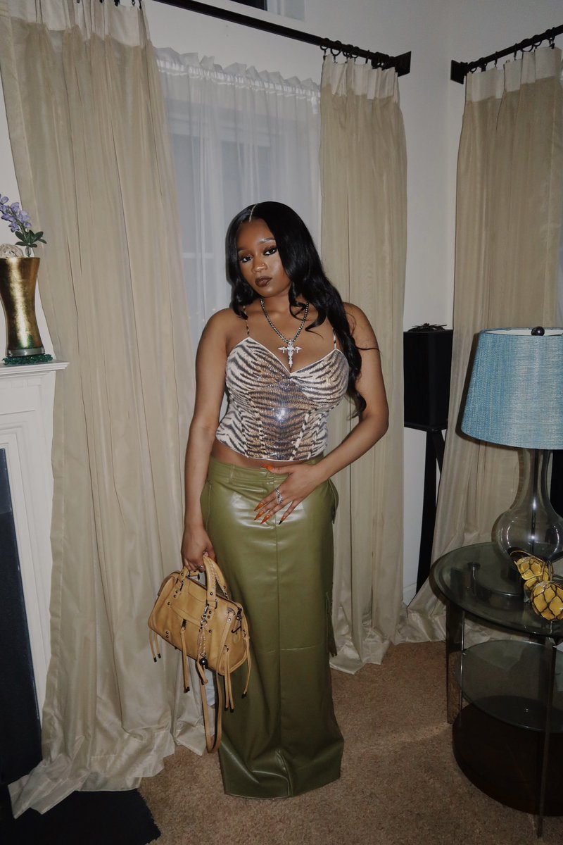 mvptra's tweet photo. She the Birthday https://t.co/5weBItWwLz