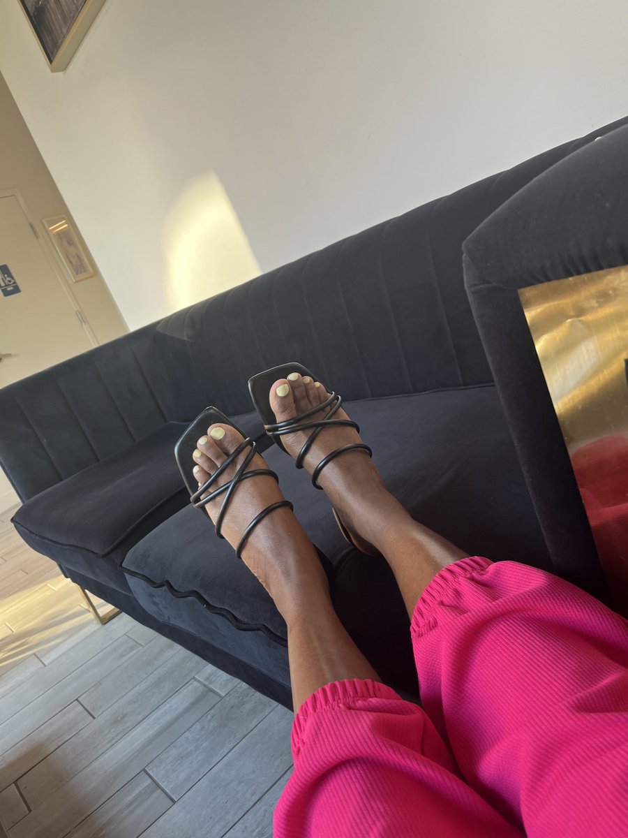 Feoignites's tweet photo. Are we toe lovers? https://t.co/Vj6qEFelAm