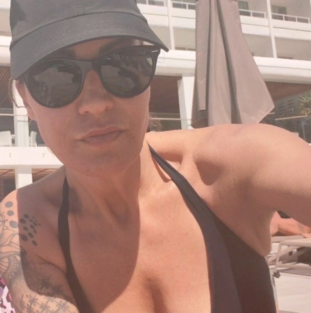 Manuela cuni tweet media