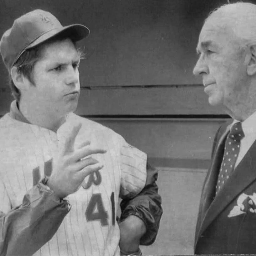 metsrewind's tweet image. April 5, 1976: In a deal negotiated in the groundskeeper's office under the third base stands in Fort Lauderdale, Tom Seaver and @Mets agree to a 3yr. deal, becoming the pitcher in history to earn $200k/season: metsrewind.substack.com/p/seaver-strik… #LGM📷 #Mets