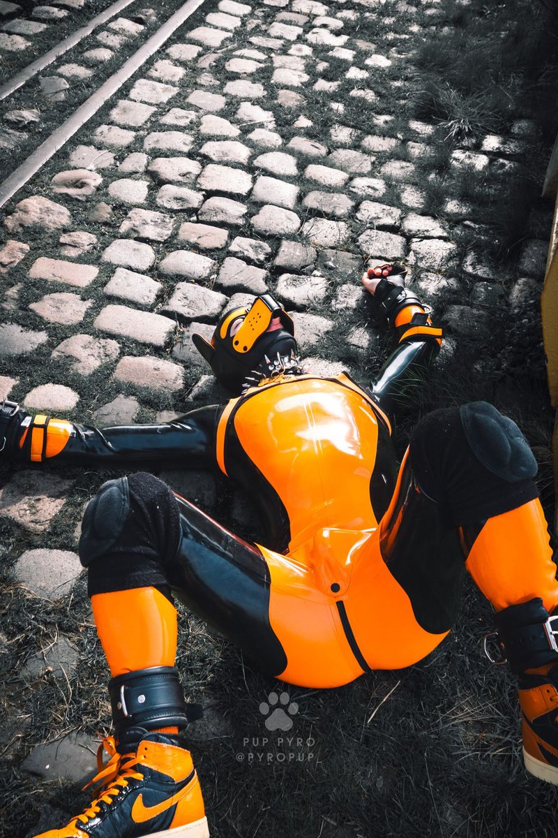 GimpSimpLdn's tweet photo. tired rubber pup 😴 better get rested before MRM soon...
📸: @pyropup_ https://t.co/aSZ4OL0e3I