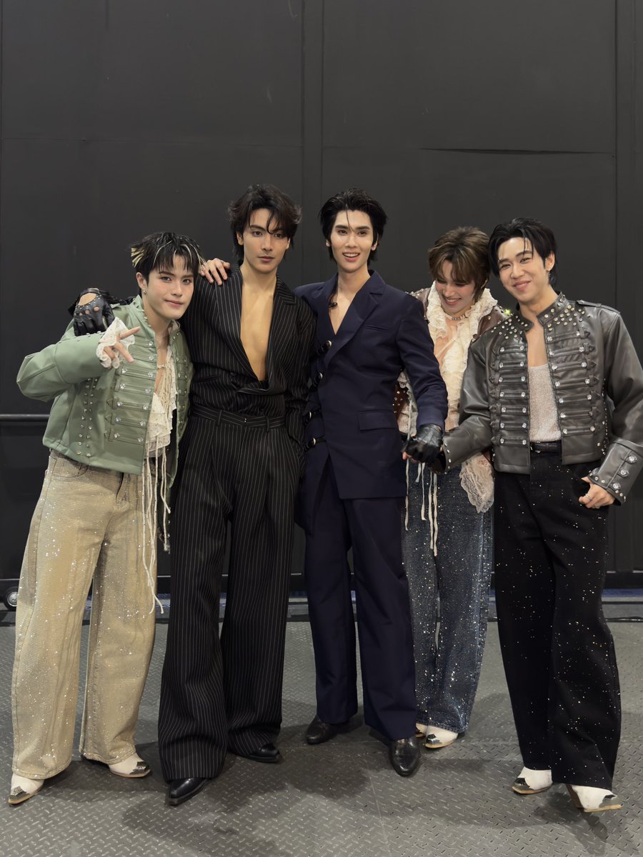 FlukeNoir tweet media