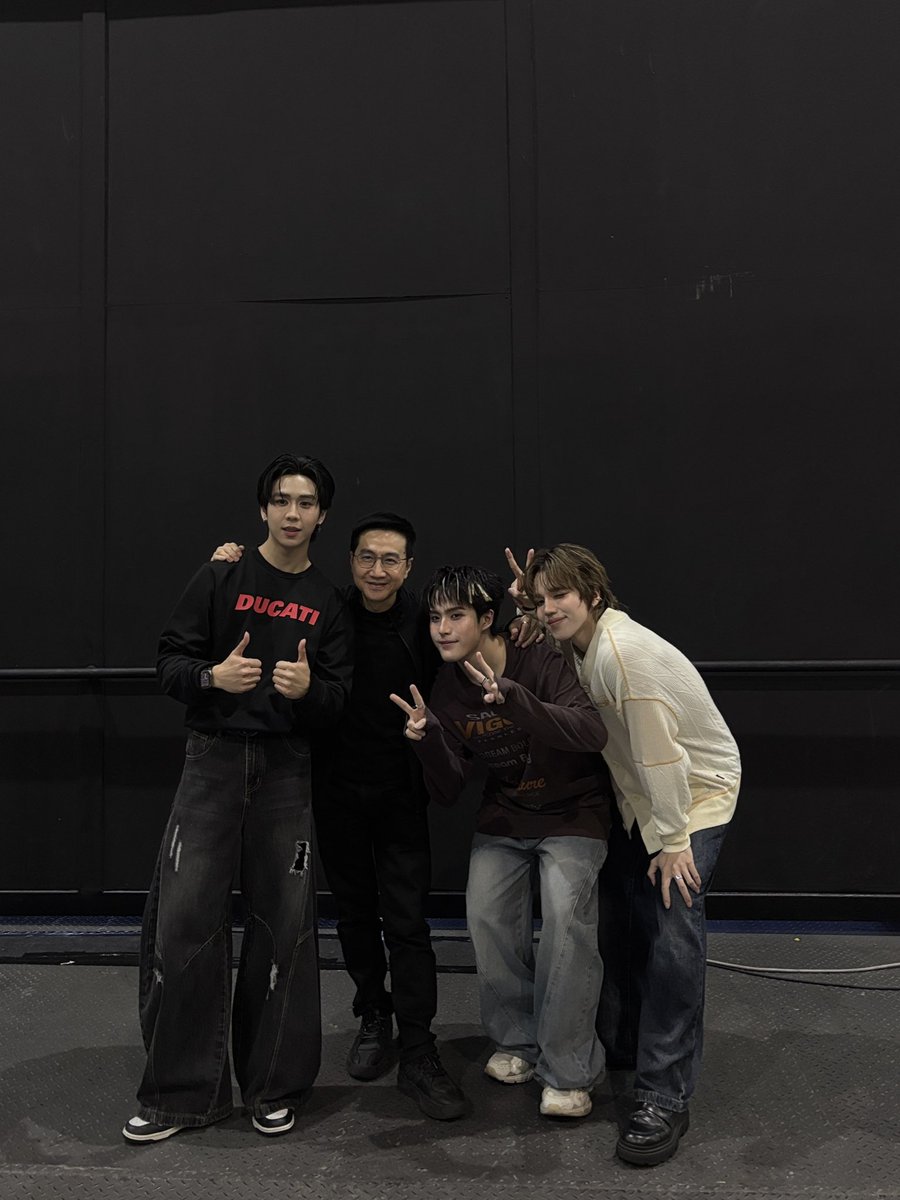 FlukeNoir tweet media