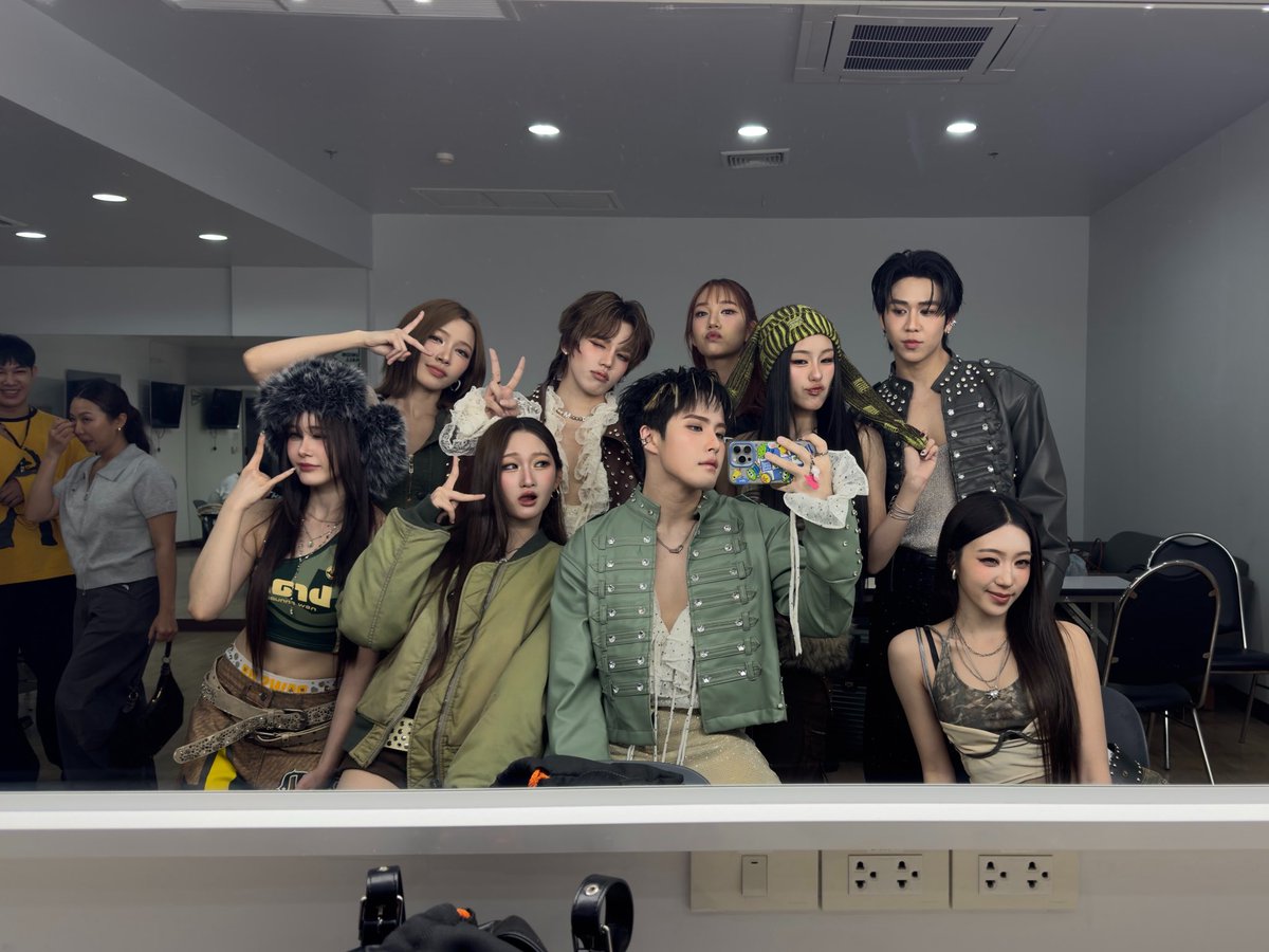 FlukeNoir tweet media