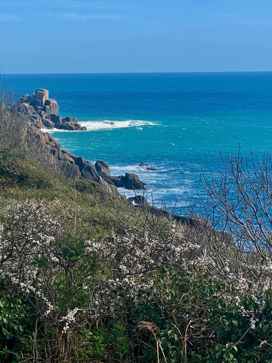 bakrim2000's tweet image. 1/2  Just beautiful day by the coast.
#walking #cornwall