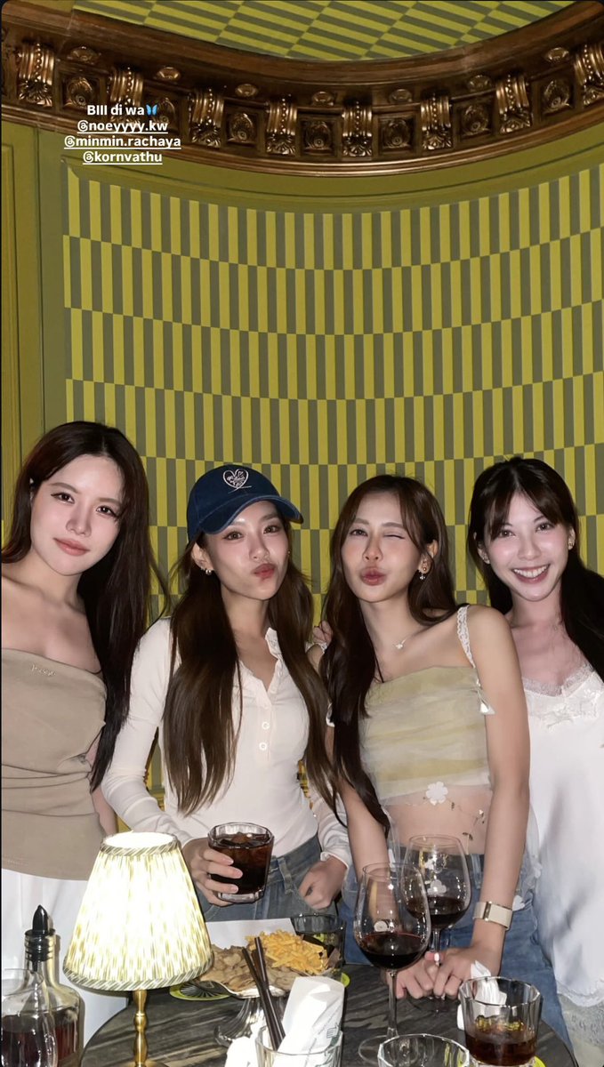 มพ (fan account) tweet media