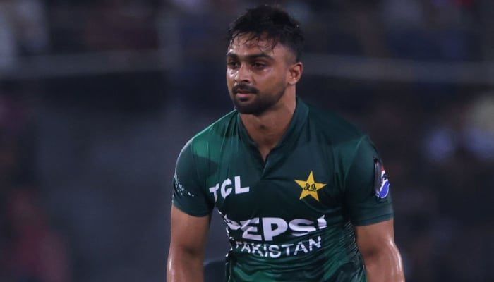 IBM_MALIK_'s tweet photo. Ahmed Daniyal has sustained a right hamstring injury while taking a third run against Multan Sultans. He’s been taken for scans to assess the damage. Wishing him a speedy recovery! 🙏💜 #HBLPSL11 #CricketPakistan #MSvQG https://t.co/Xc3wx65yOH