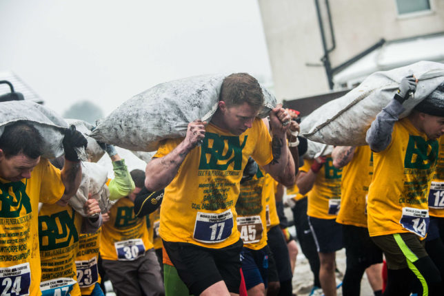 hauntedmagazine's tweet image. If you’re driving through Gawthorpe in West Yorkshire today &amp;amp; you see loads of people carrying coal, PLEASE DO NOT WORRY. YOU HAVE NOT TIME SLIPPED.

Gawthorpe hosts the World Coal Carrying Championships on #EasterMonday every year.

⬇️MORE INFO⬇️

gawthorpemaypole.org/world-coal-car…