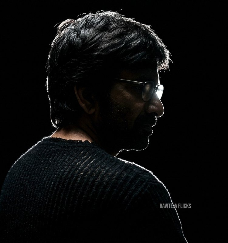 RaviTejaFlicks's tweet photo. 🖤✨ 
No RTF can't Scroll down without Like❤️
#RaviTeja https://t.co/wOEYf1tdzv
