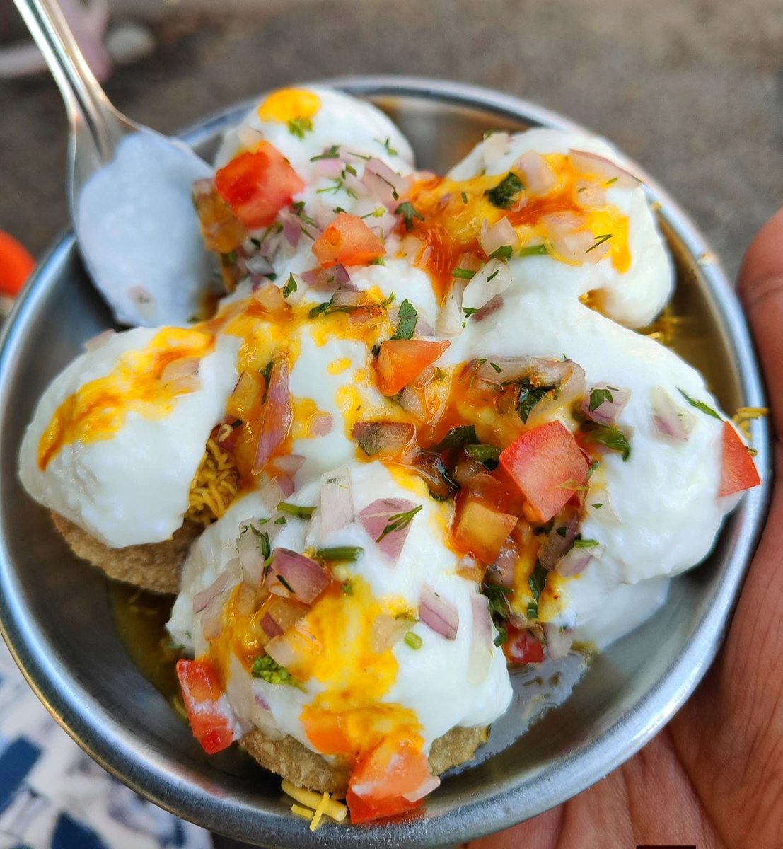 EminentRealtors's tweet image. “Dahi Puri, a true summer sensation” 😍😋

Heat outside. Chill inside. 🔥❄️

#StreetFood
#SummerVibes
#MobilePhotography