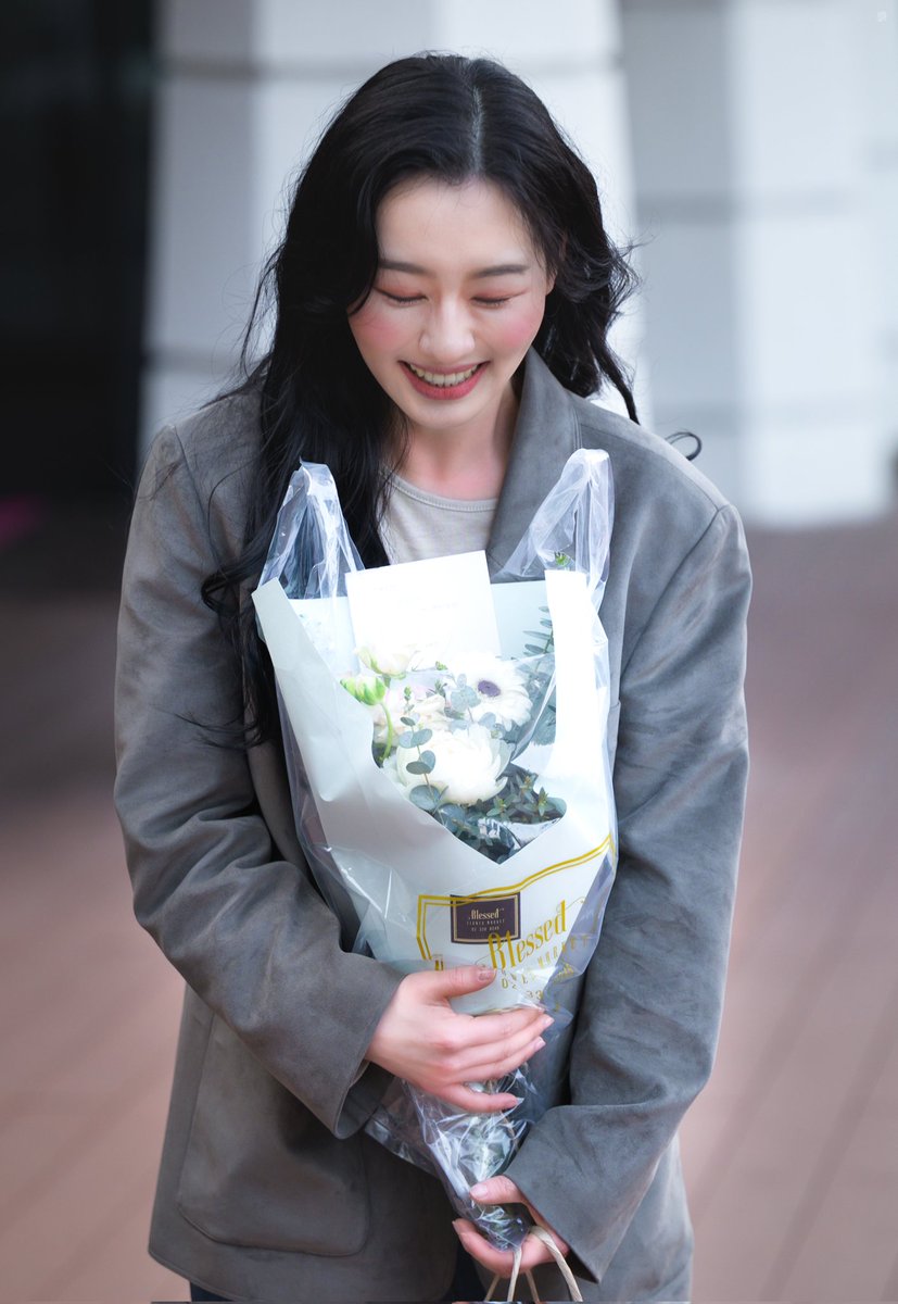 haebampic's tweet photo. 26.04.04. 리어왕외전 퇴근길
금민경 배우님

#금민경 https://t.co/2PyoiV6utT