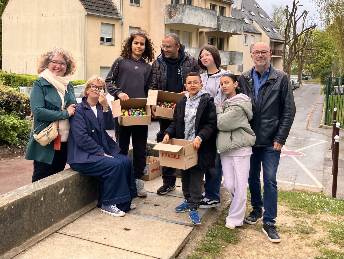 jpm_lagny's tweet photo. Ce matin, la chasse aux œufs a ravi les enfants dans tous les quartiers de @VilledeLagny . Merci aux associations mobilisées et au comité des fêtes pour leur engagement ! Un beau moment de partage pour tous https://t.co/3jXGEJFgaD