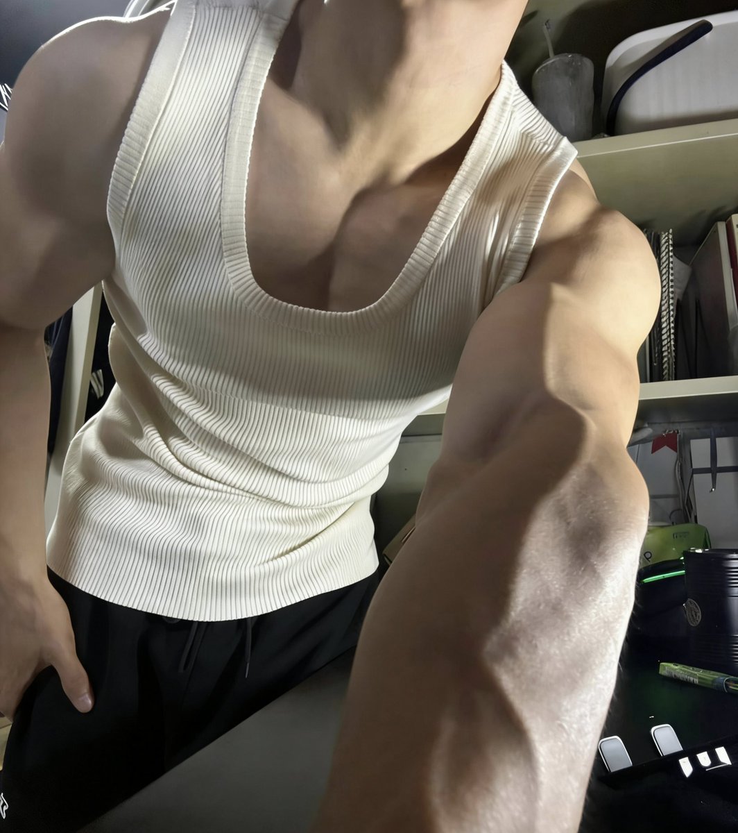 肌肉直男s tweet media