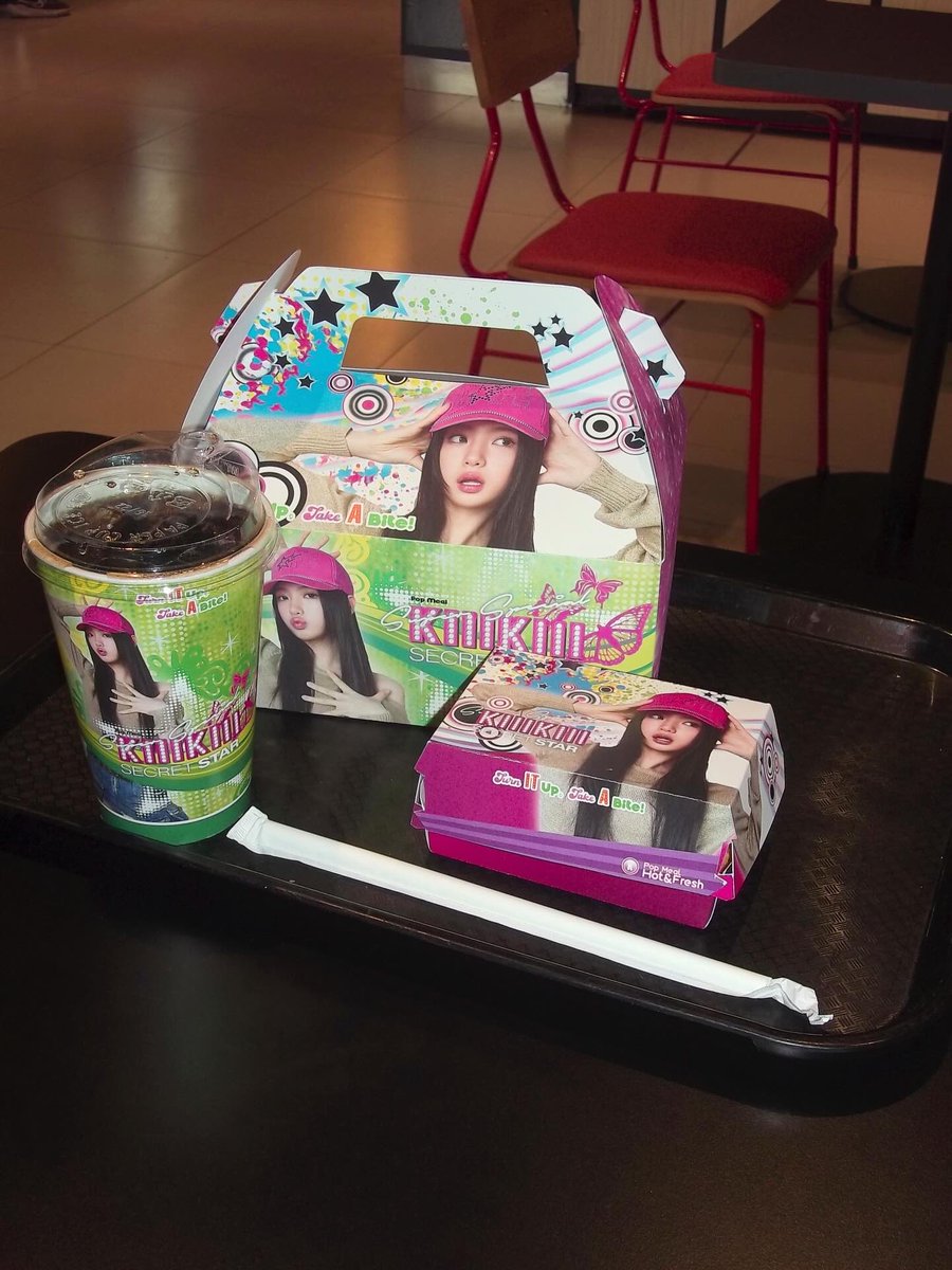 🐌🦋🦩🐮💥 tweet media