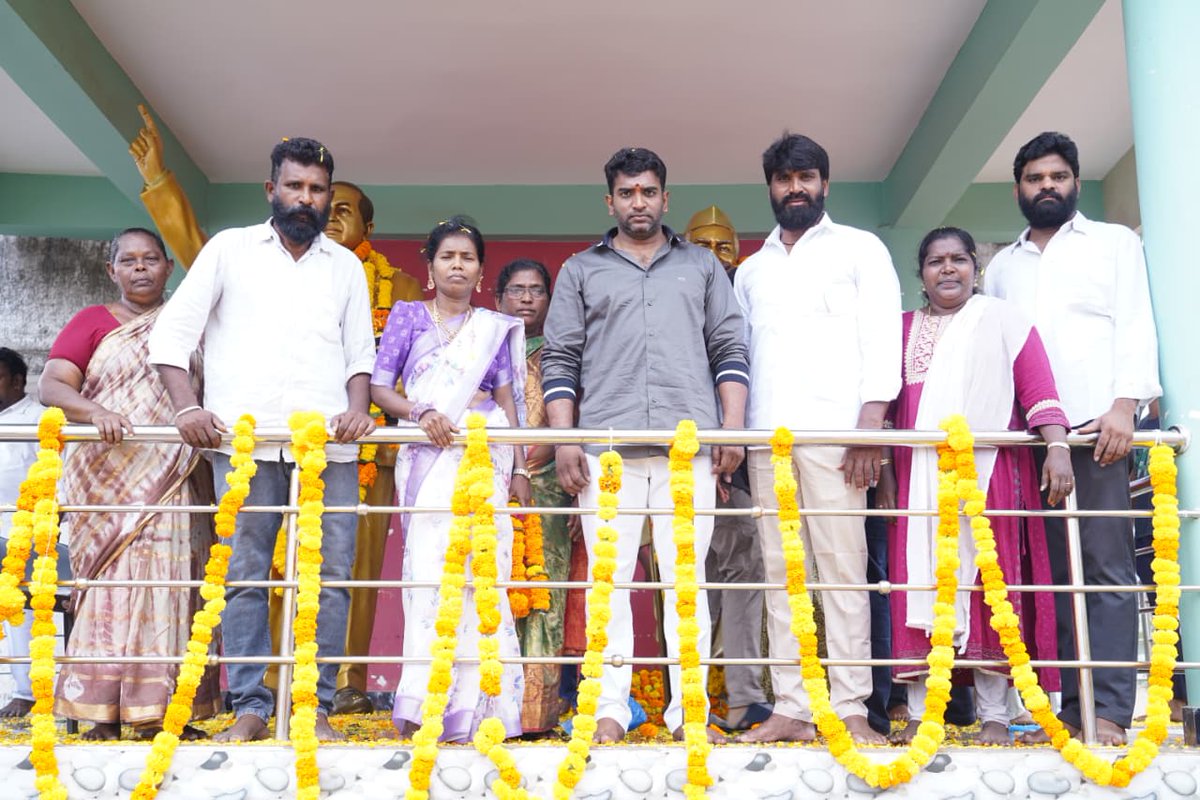 JakkampudiRaja's tweet photo. బడుగు బలహీన వర్గాల ఆరాధ్య దైవం, మాజీ ఉప ప్రధాని బాబు జగ్జీవన్ రామ్ గారని వైఎస్సార్ కాంగ్రెస్ పార్టీ యువజన విభాగం ఉమ్మడి ఉభయ గోదావరి జిల్లాల మాజీ రీజనల్ కోఆర్డినేటర్, యువనేత జక్కంపూడి గణేష్ గారు పేర్కొన్నారు.
#JakkampudiGanesh #JagjeevanRam #YSRCP #Rajangaram https://t.co/stc3jLipwA