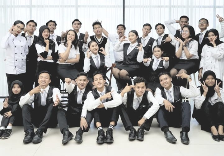 stcjogja's tweet photo. Kisah Sukses Alumni sekolah Kapal Pesiar jogja yang Bekerja di Cruise Internasional

Link Artikel :
https://t.co/Zfb9SEkG78 https://t.co/BN4Fyggjvf