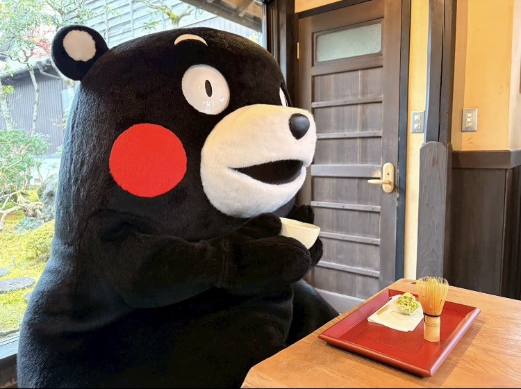 おくま tweet media