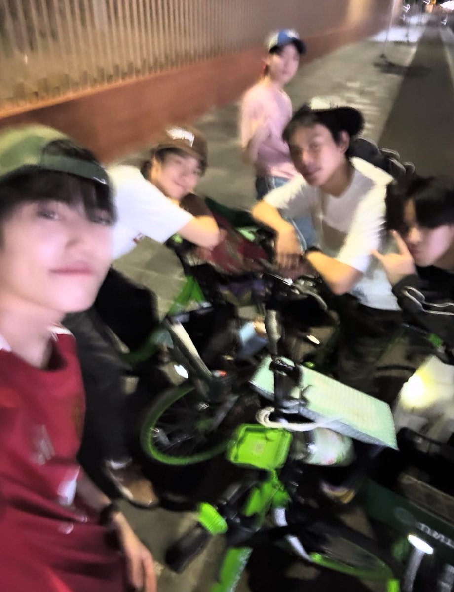 woemoa's tweet photo. แล้วดูไวป์ sonray trainee แก๊งนี้โคตรจะ gen z ปีเกิดคือ 07-10 แล้วใครจะเชื่อว่าโตสุดในนี้คือภีมธนัช 🙏🏻😭 https://t.co/e4VZjUU1W5