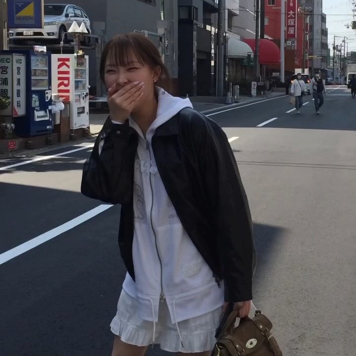 fairydize's tweet photo. Uri Jiyeon in Osaka 🍅 her first overseas trip 🫶 https://t.co/Avmlj5Fd0P