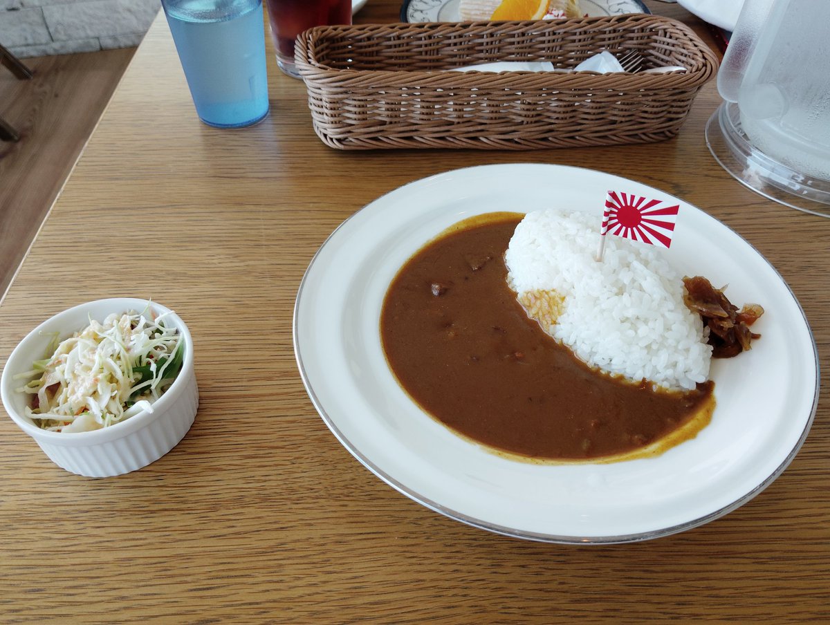 昼食は多幸善で呉焼きと牡蠣醤油焼きを食べ、BEACONでさみだれカレーを堪能
めちゃ美味かった…
＃多幸善
＃BEACON