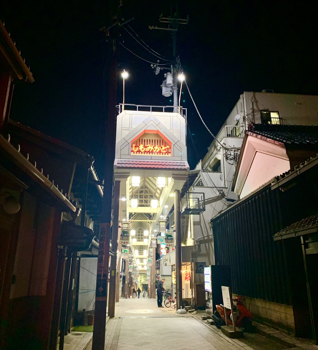 ここがホッとするのよね。
何も派手なものがあるわけじゃないけど居場所がある、そんな感じ。
近所とはいえ意外にそうそう足繁くは通えないのよね、個人的な生活のルーティン的に。
でもホント、奈良の様々な人と会える貴重な時間です。