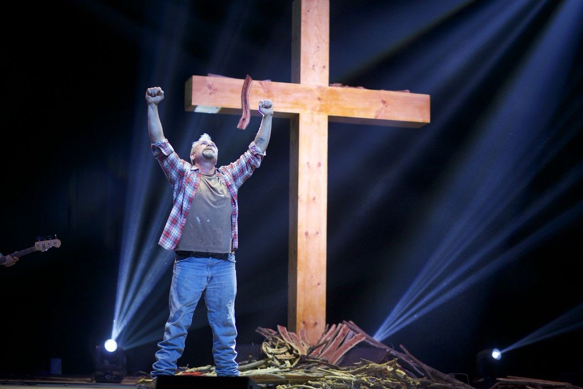 TParaclete's tweet image. Happy Resurrection Sunday. He is Risen. The savior of the world. If you haven’t invited him into your heart, today would be a great day to do that! God bless  you and your families this Easter Sunday. 🙏🏻🙌🏻✝️👊🏻