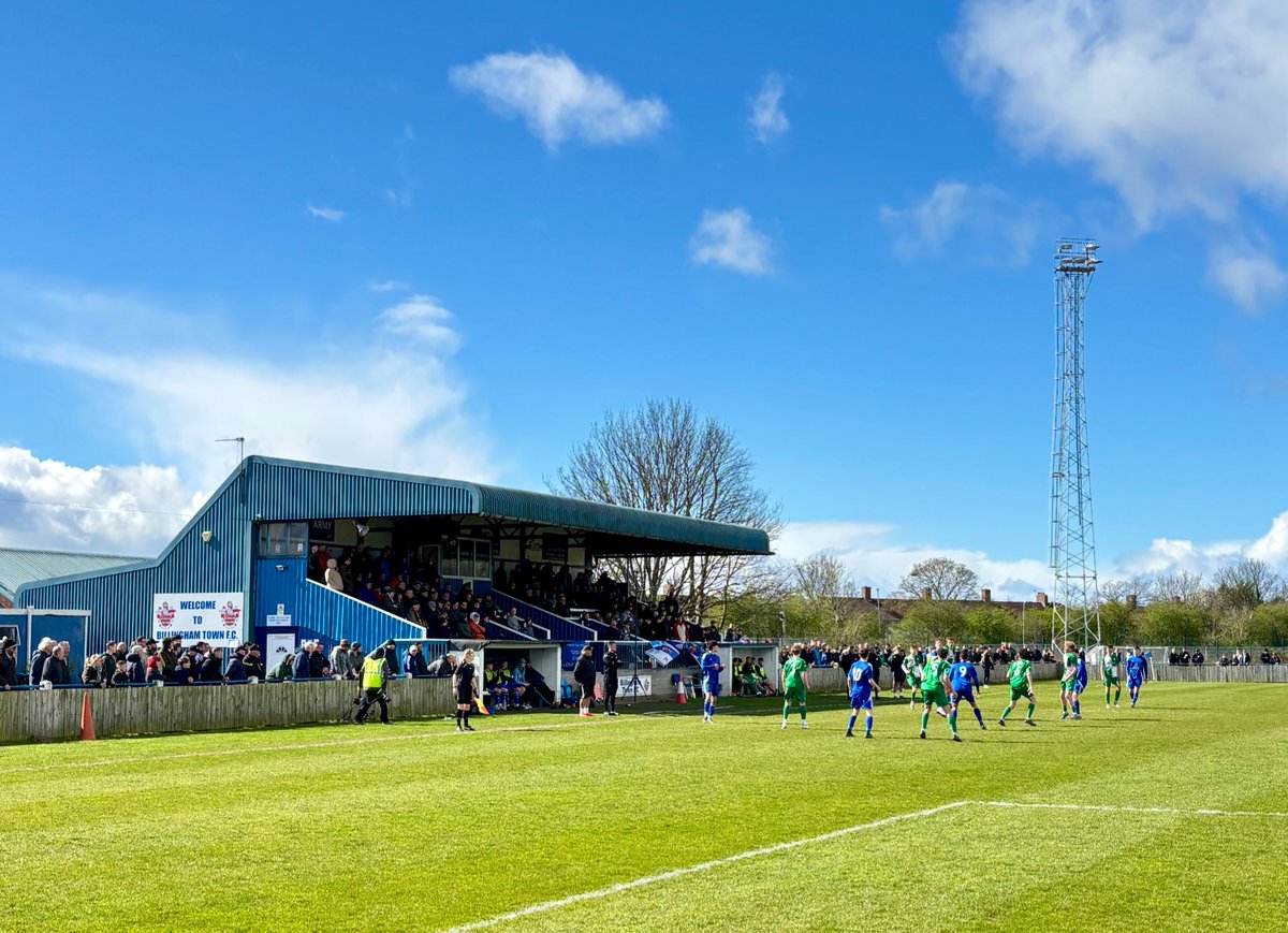 BCAFCBH's tweet image. Billingham Town 0-2 Billingham Synthonia
Bedford Terrace- Att: 758

First appearance on the NL Easter hop for the Billingham derby, where the local youths had even prepared a tifo. Lovely little ground but Synners were the much stronger side today! #groundhopping