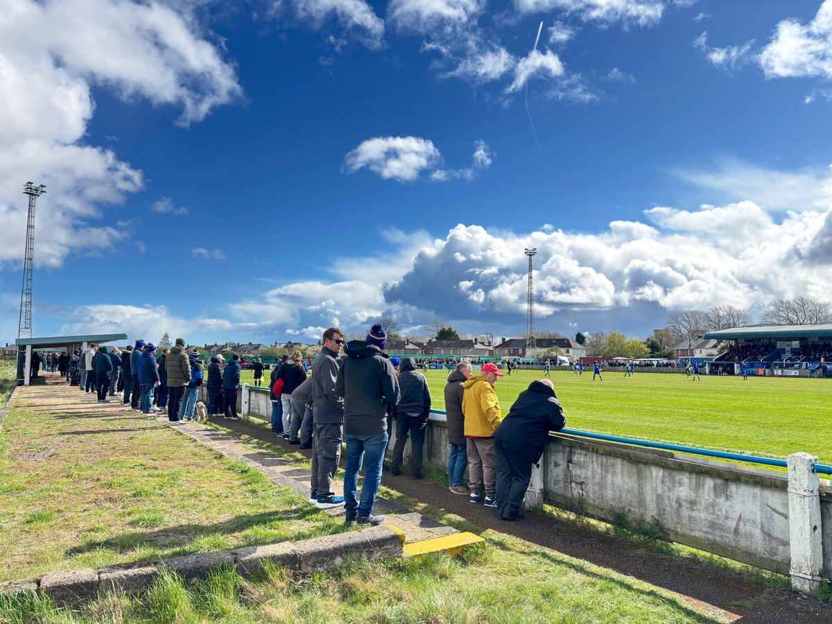 BCAFCBH's tweet image. Billingham Town 0-2 Billingham Synthonia
Bedford Terrace- Att: 758

First appearance on the NL Easter hop for the Billingham derby, where the local youths had even prepared a tifo. Lovely little ground but Synners were the much stronger side today! #groundhopping