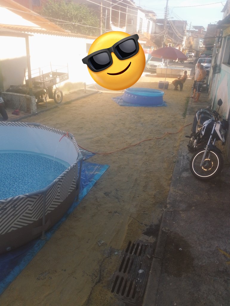 Já que não vamos a praia
A praia vem até agente