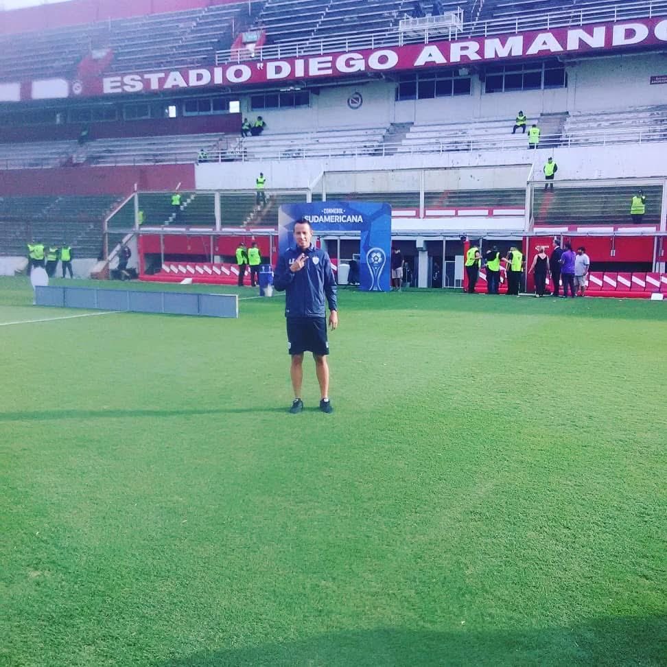Domingo de fútbol domingo de Tbt hoy en día en otra etapa de mi vida por diferentes sitúaciones ya casi retirado pero agradecido con mi carrera mi Dios campeones en dos países Vzla ecuador 🇻🇪🇪🇨 jajaja pero siempre con la misma pasion. Ahora es más fácil desde el sofá jajaja