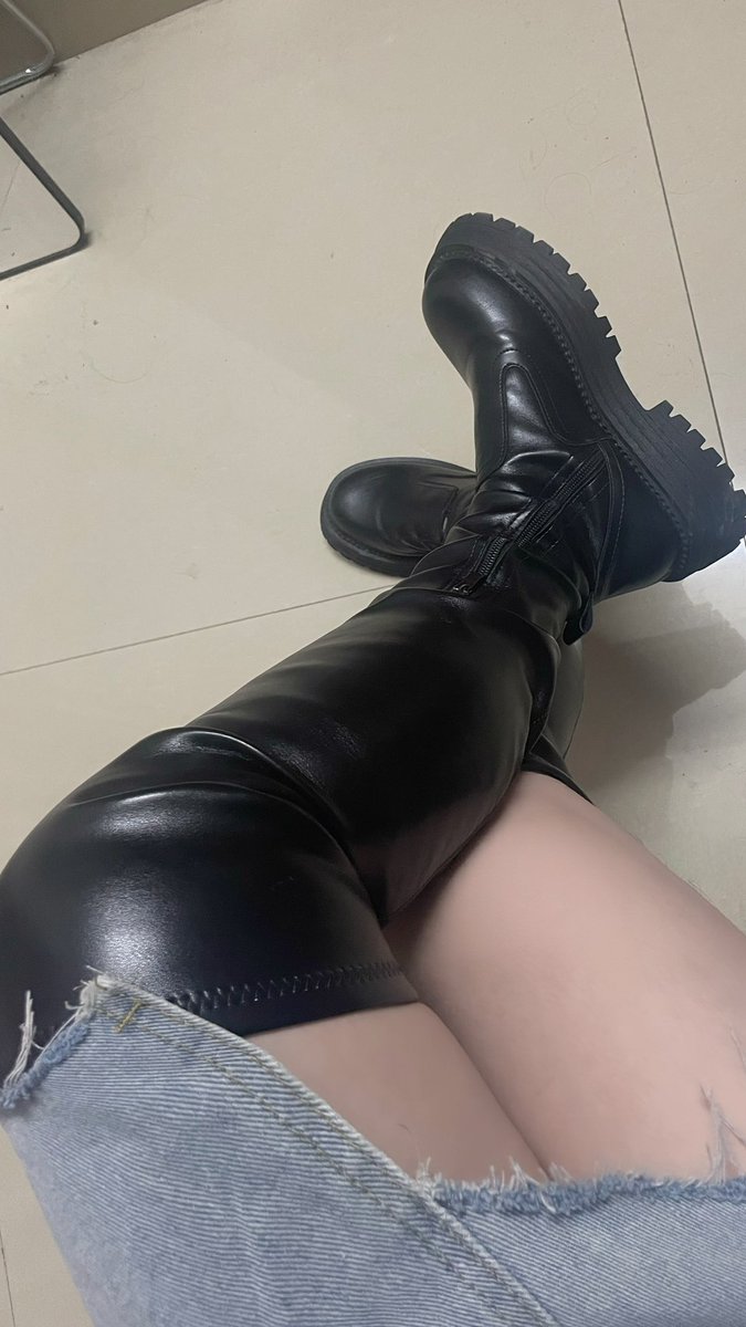 穿靴子的彤彤 tweet media