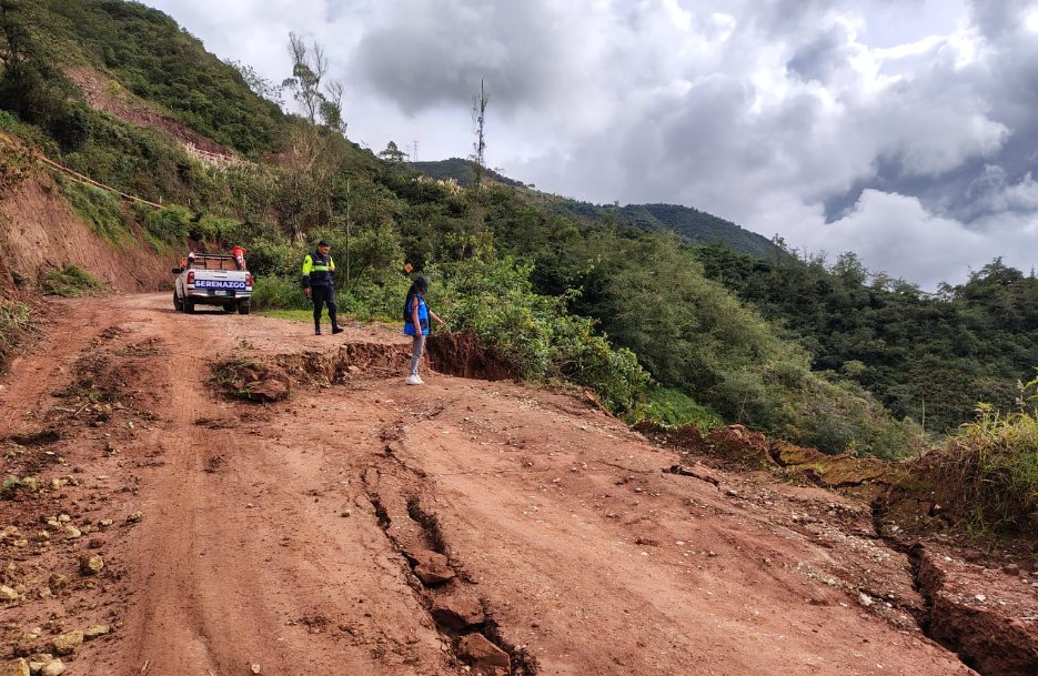 COENPeru's tweet image. Tránsito vehicular en el tramo Chachapoyas - Levanto, del distrito y provincia de Chachapoyas (Amazonas), se encuentra interrumpido debido a derrumbes y deslizamientos registrados a consecuencia de #LluviasIntensas ocurridas el 2/4. Municipalidad provincial culminó la #EDAN y