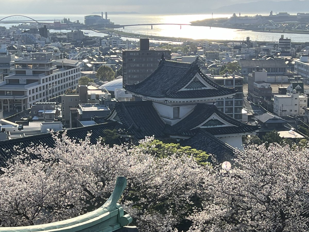 AE92ITA's tweet photo. 和歌山城と
ユーフォ3期関西大会会場へ https://t.co/omEgKybiA2