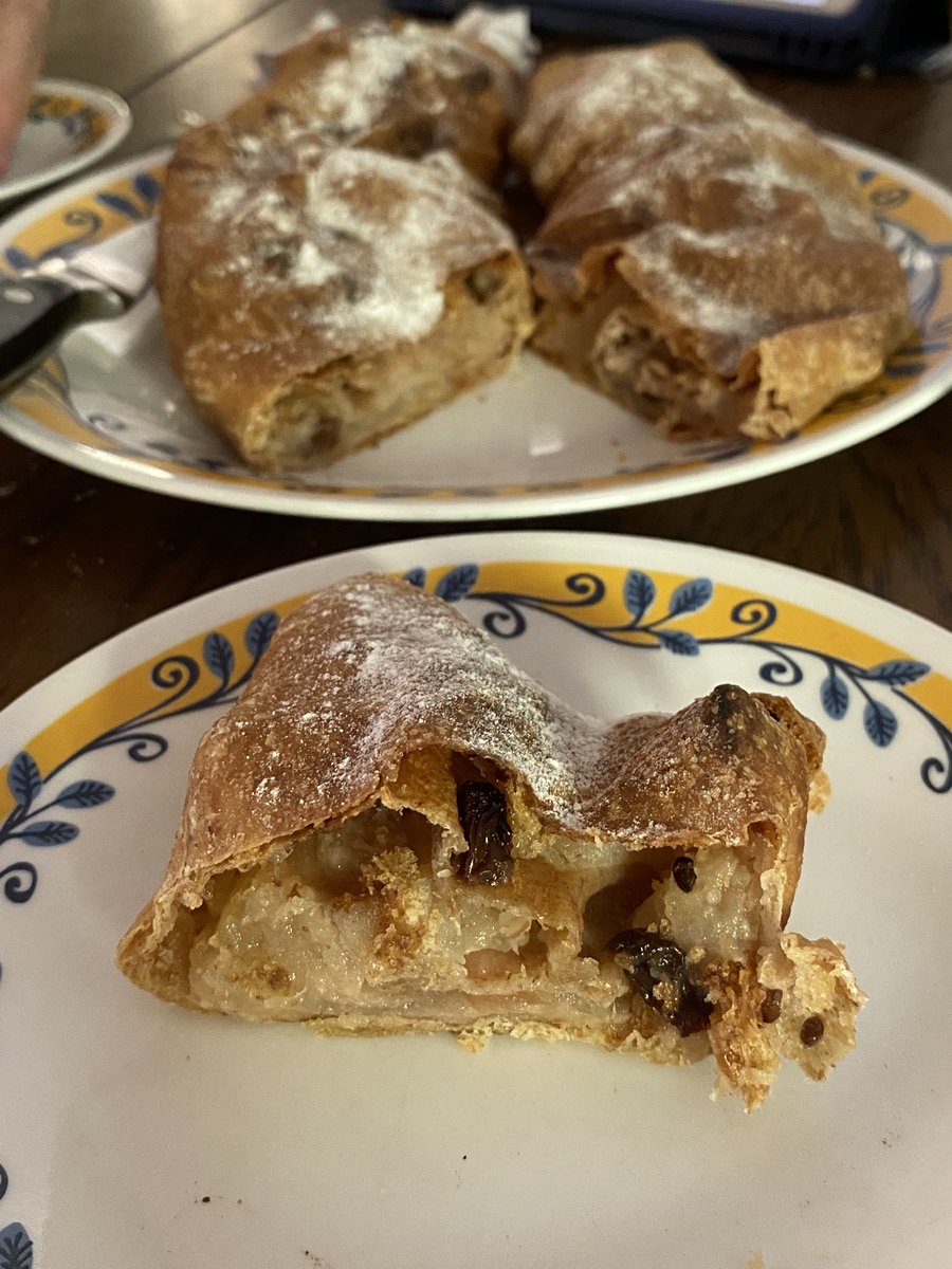 📚 Rachel Rowbottom 📚 tweet media