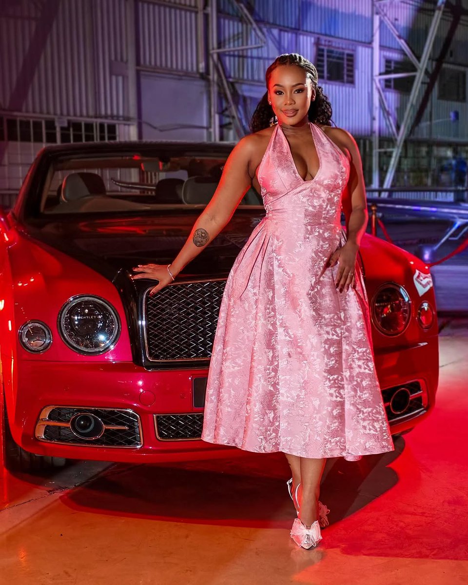 Mzansioverload's tweet photo. Bontle Modiselle continues to redefine beauty and strength—serving flawless curves, timeless glow, and that unshakeable confidence we all aspire to. Queen status forever locked in 💃🏾✨ #BontleModiselle #BodyGoals #RadiantQueen" https://t.co/aFiHhGLlhn