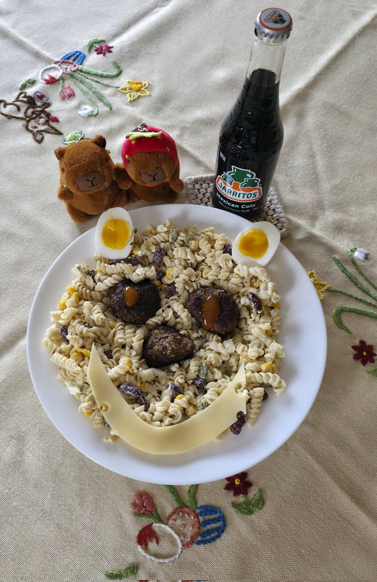 PMD486's tweet photo. 🐰Easter Sunday leftovers lunch🐰
~Noddlesalad again with beef meatballs and Jarritos~
#CapyVirus #Jarritos https://t.co/dlrtBtsNpL