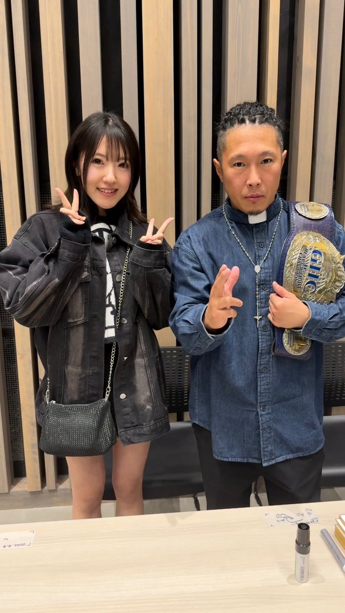 yk110801's tweet photo. 大サイン会〜💓 https://t.co/9rxYuqHdzj