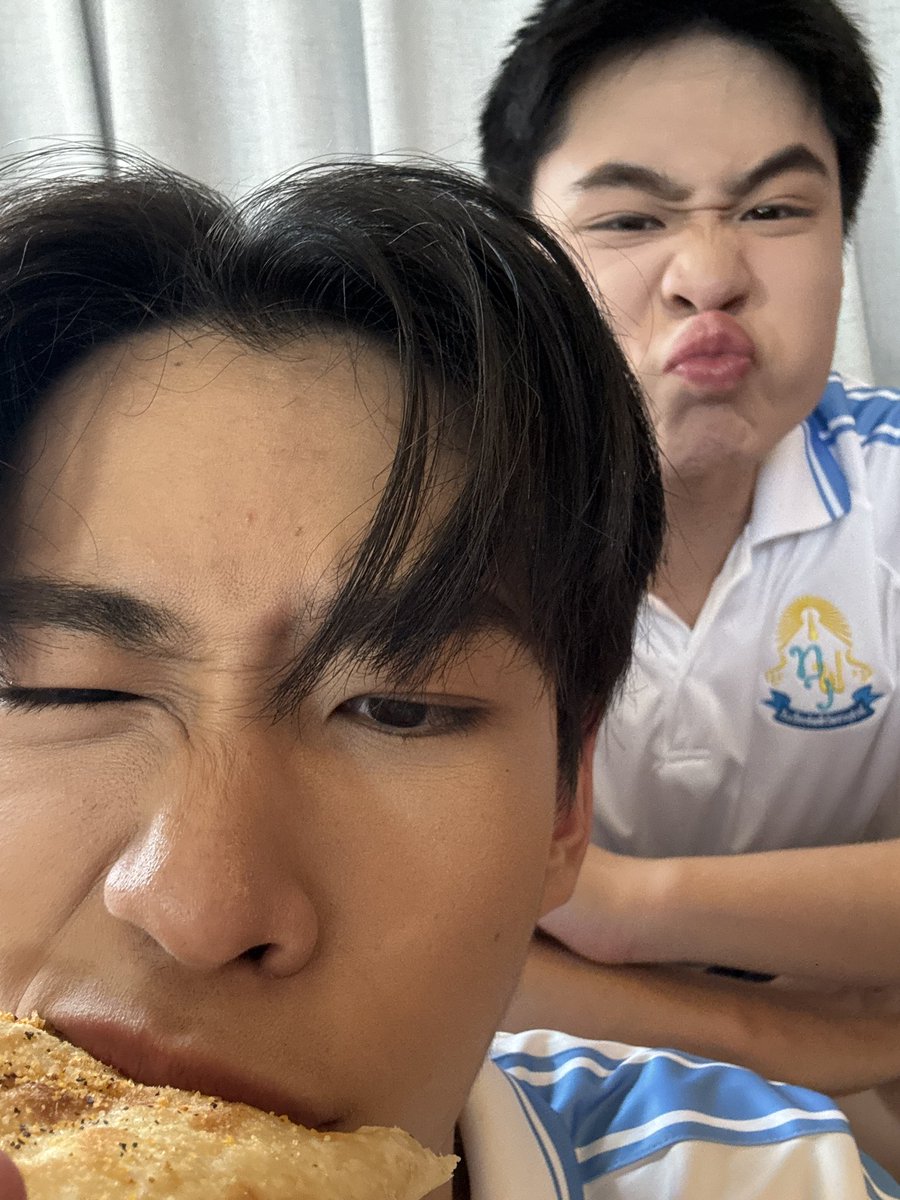 darremmii's tweet photo. Yesterday, I got the chance to send #ppophs food support for their LOVEx3 🎬 day! 🤗🍕🤍

this was my first time sending food support and wow thank you for the great experience! 🥹🫶 all worth it!

huge thanks to @PongphopFamily ! 🥹🙌 

🤍 from 🇵🇭 to 🇹🇭✨️

LOVEx3 Q3
#LOVEx3_Q3 https://t.co/wCx68agsxH