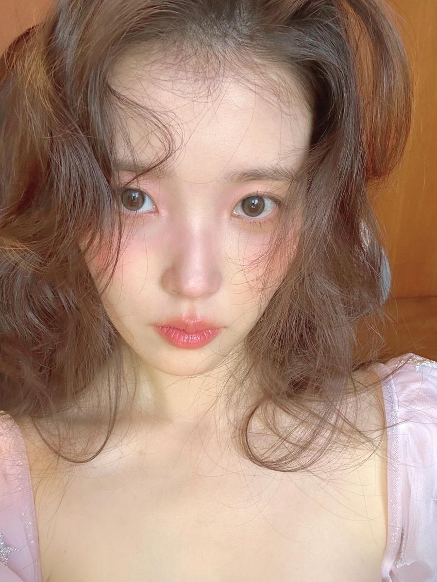 icy_iu's tweet photo. 오늘 준 셀카 라일락 때 생각 남 ㅜ.ㅜ https://t.co/qEIZhb0crc