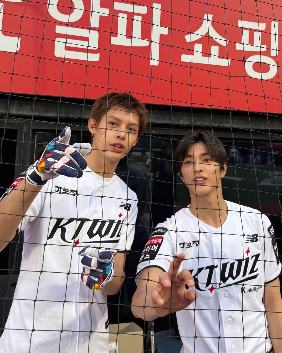 ᴀᴋʜ ᴢɪᴘ tweet media