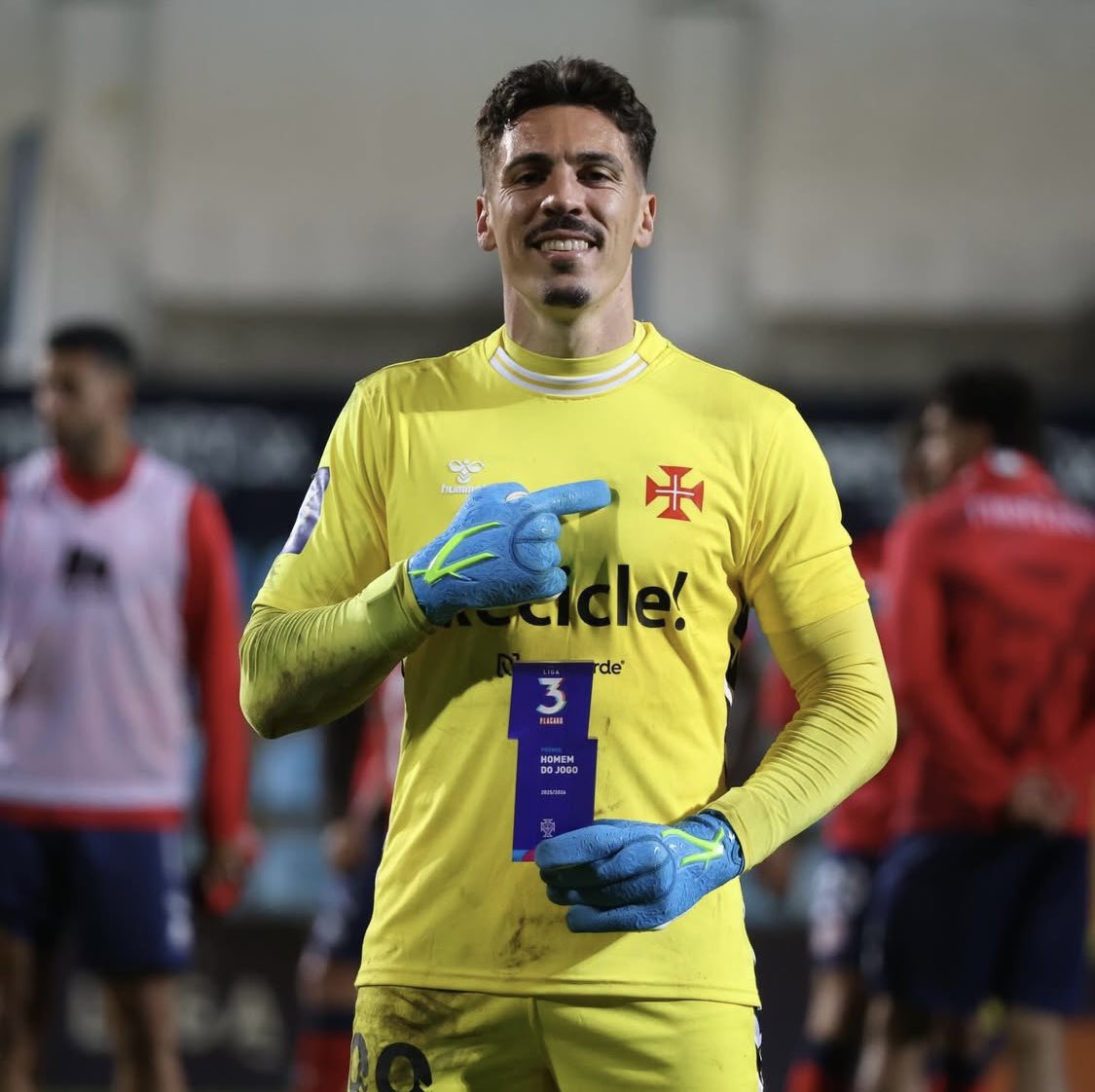 themoderndaygk's tweet photo. What a weekend for @VOS_UK goalkeepers 🧤

💪 Jasper back on the pitch after 145 days out 

🤩 Gui makes a world class penalty save, wins 1-0 and goes top of the league.

👀 Henrik gets his pro deal (we have a post to follow).

🧤 VOS TENAX first outing. https://t.co/X5LvKAxfXY