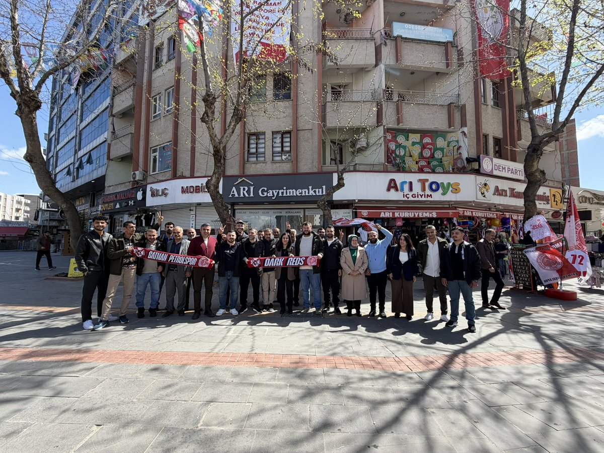 DEM PARTi Batman tweet media