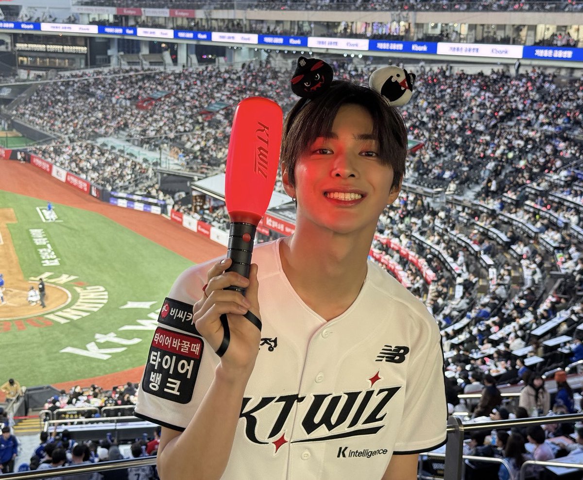 ᴀᴋʜ ᴢɪᴘ tweet media