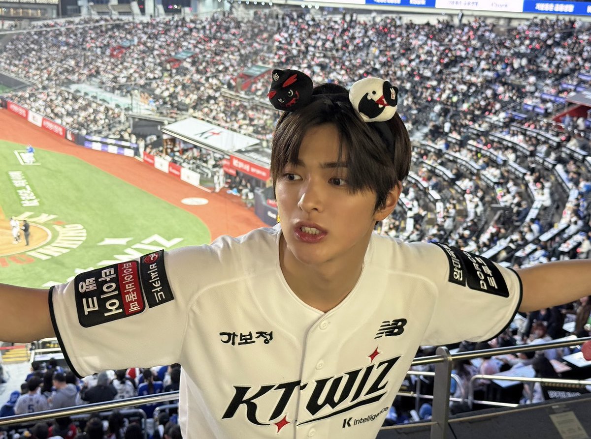 ᴀᴋʜ ᴢɪᴘ tweet media