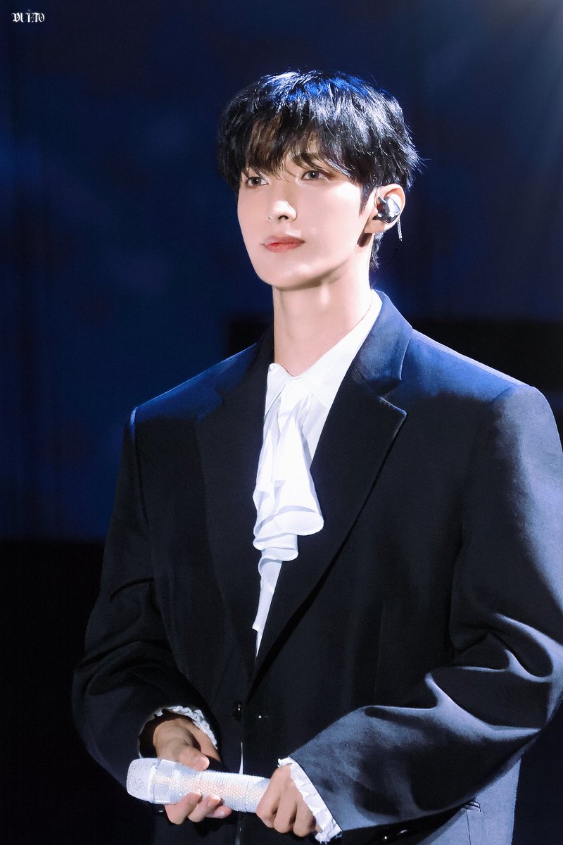 260405

#도겸 #이석민 
#ドギョム #DOKYEOM 
#세븐틴 #SEVENTEEN
<a href="/pledis_17/">세븐틴(SEVENTEEN)</a>