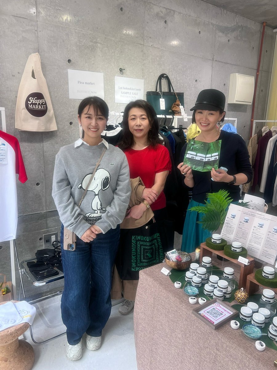 YukakoNiizuma's tweet photo. 載せ切れないぐらいたくさんの方に来ていただいた今日のsakkaのHappy MARKET出店🌈✨
たくさんの方の元にsakkaの商品がもらわれて行って生みの親として本当に嬉しい気持ちでいっぱいです🫶
みなさんのお肌に寄り添えますように🙏
#sakka
#organicskincare
#neem https://t.co/HykEjmlSdw