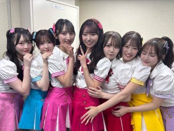 paruru_don's tweet photo. 抱きつこうか？の16期コールどデカくて滝涙😭😭
みんなありがとう😭（誰）
#AKBダメすかコン
#AKB48_16期生 https://t.co/KLCqwf00Rv